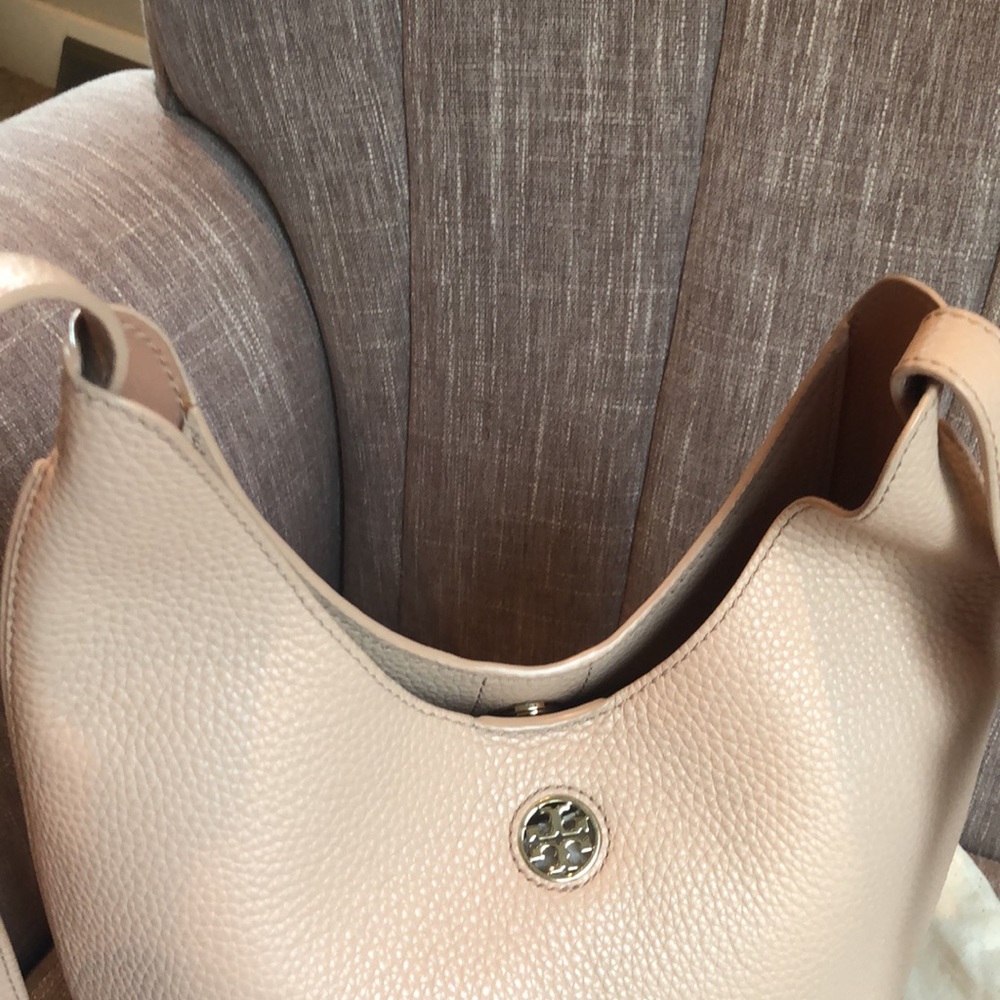 Small light pink Tory Burch shoulder bag! - Picture 4 of 11